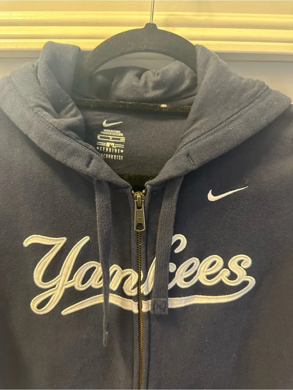 Nike women's Navy Yankees Full-Zip Hoodie size S